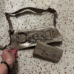 GUESS shoulder bag and wallet a crocodile skin effect